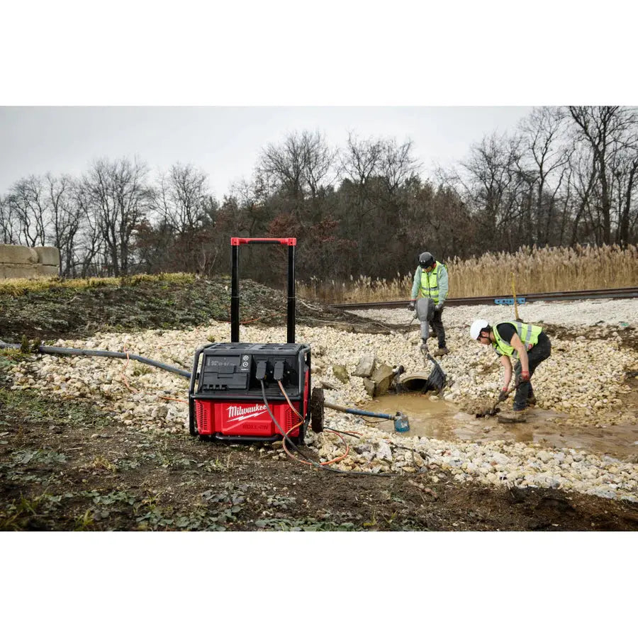 Milwaukee PACKOUT Power Station for Portable High-Output Energy Milwaukee