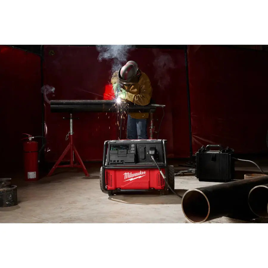 Milwaukee PACKOUT Power Station for Portable High-Output Energy Milwaukee