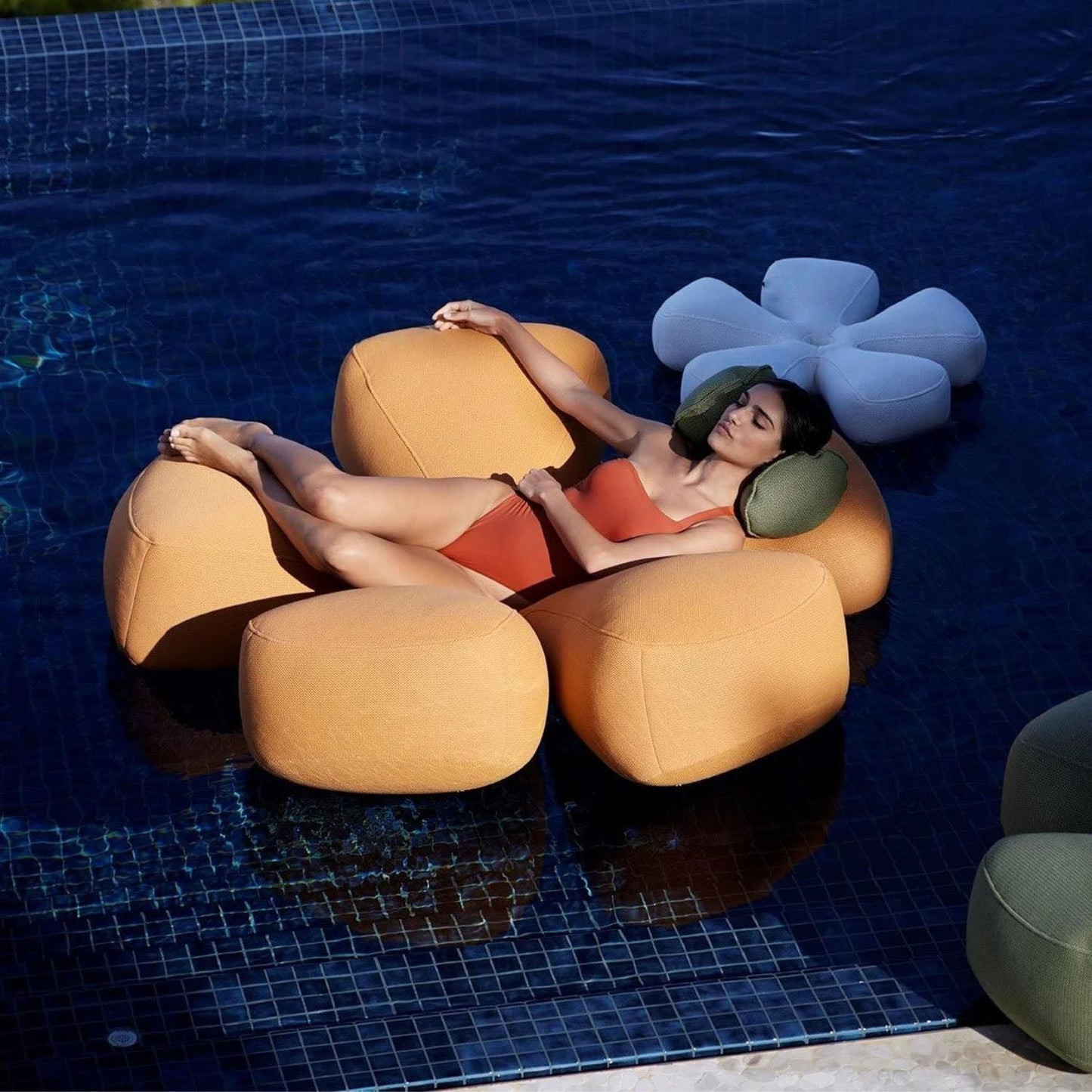 Floralux Haven™ Nymphéa Luxury Floating Retreat Veteranshops.com