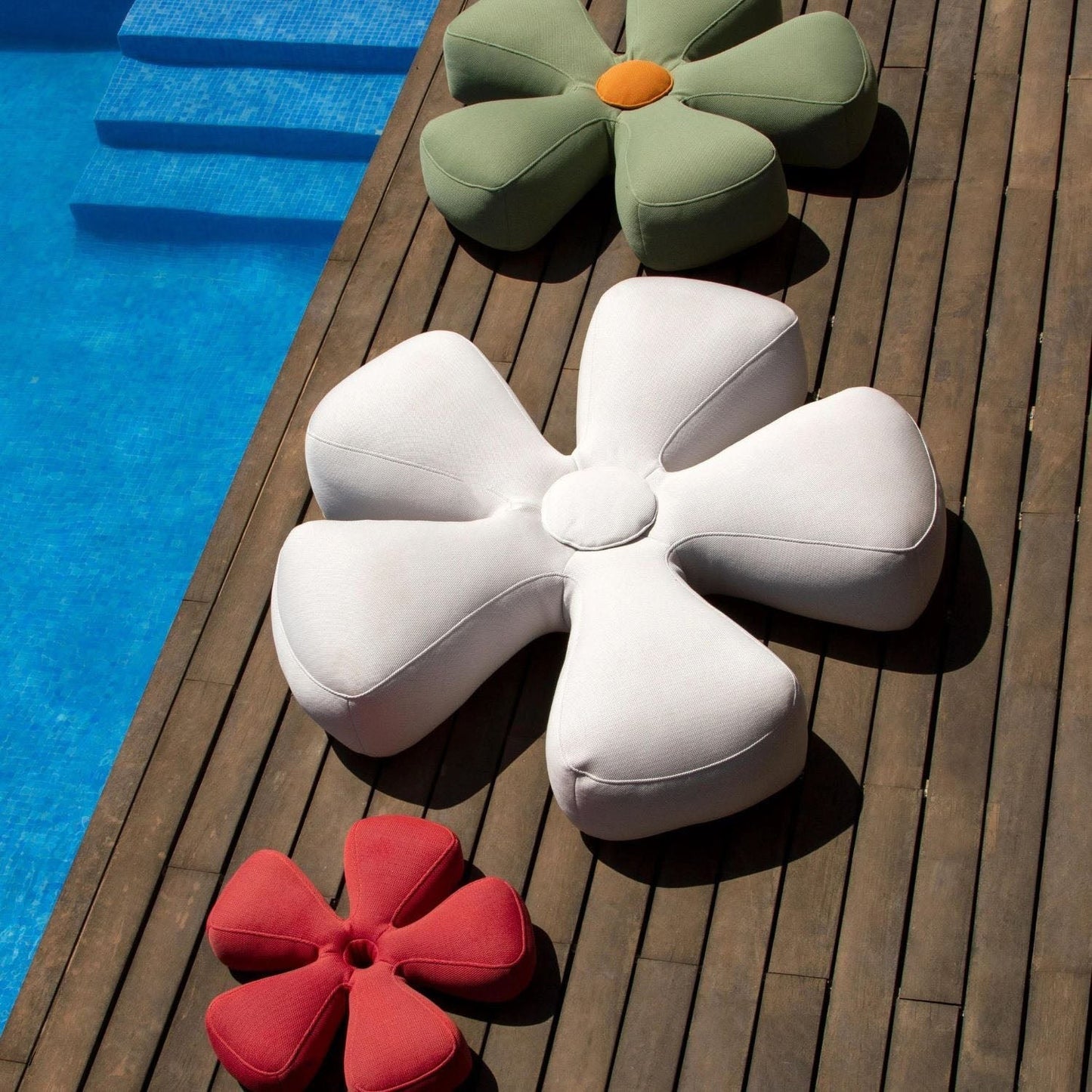 Floralux Haven™ Nymphéa Luxury Floating Retreat Veteranshops.com