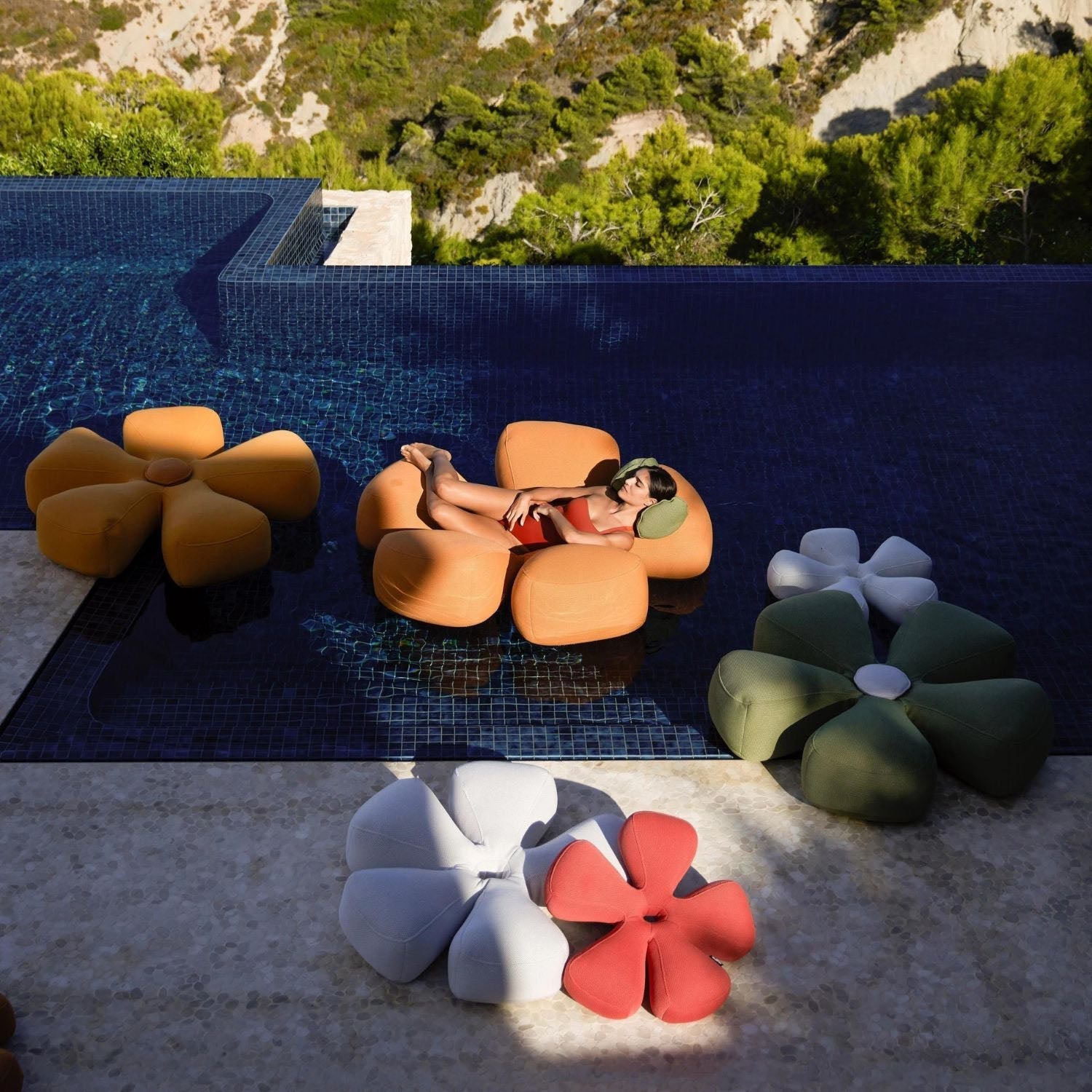 Floralux Haven™ Nymphéa Luxury Floating Retreat Veteranshops.com