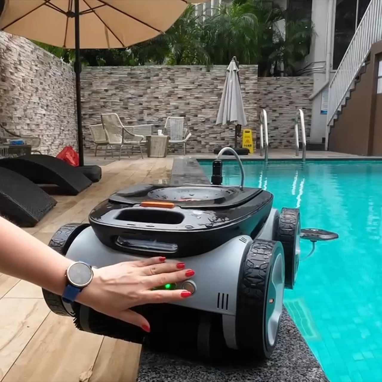 AQUACLIMB PRO™ | Cordless Wall-Climbing Pool Robot Cleaner Veteranshops.com
