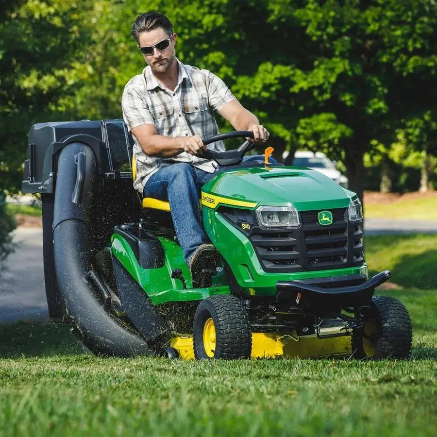 John Deere S140 48-in 22-HP V-Twin Gas Lawn Tractor John Deere